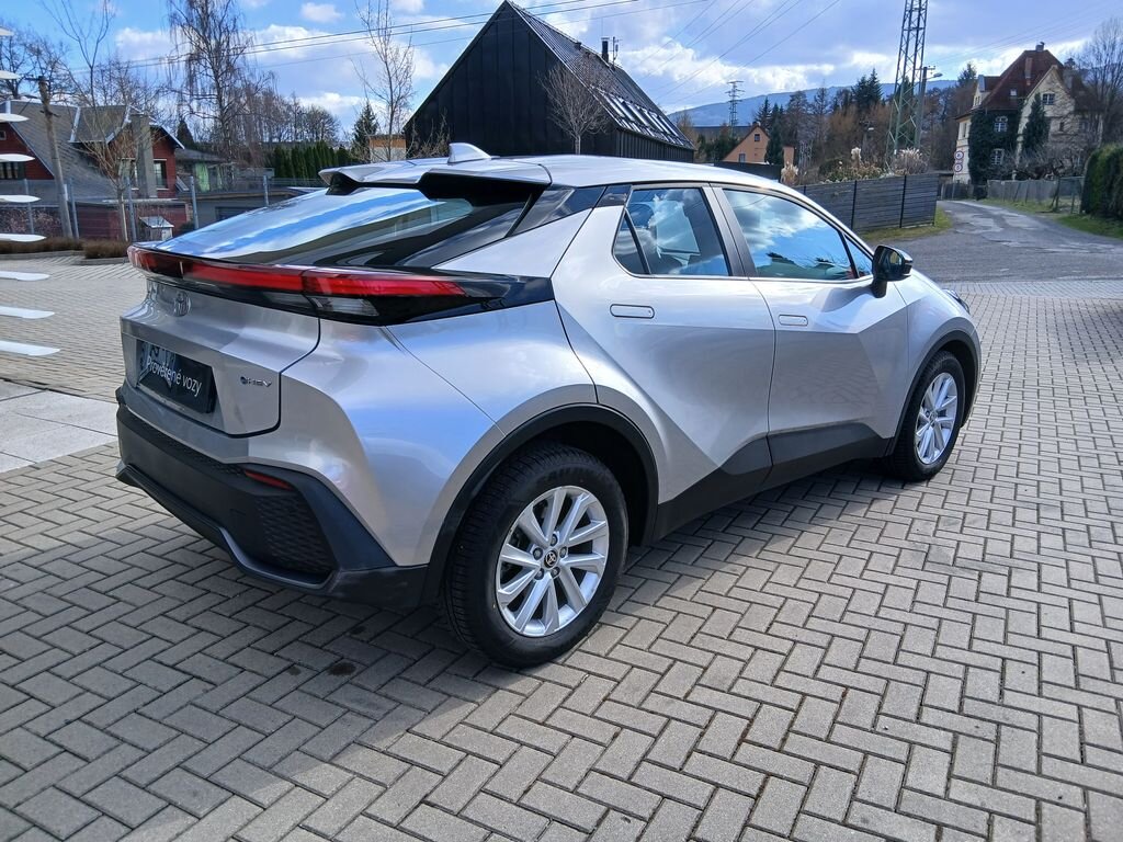 Toyota C-HR SUV / Terénní 1,8 l 72 kw