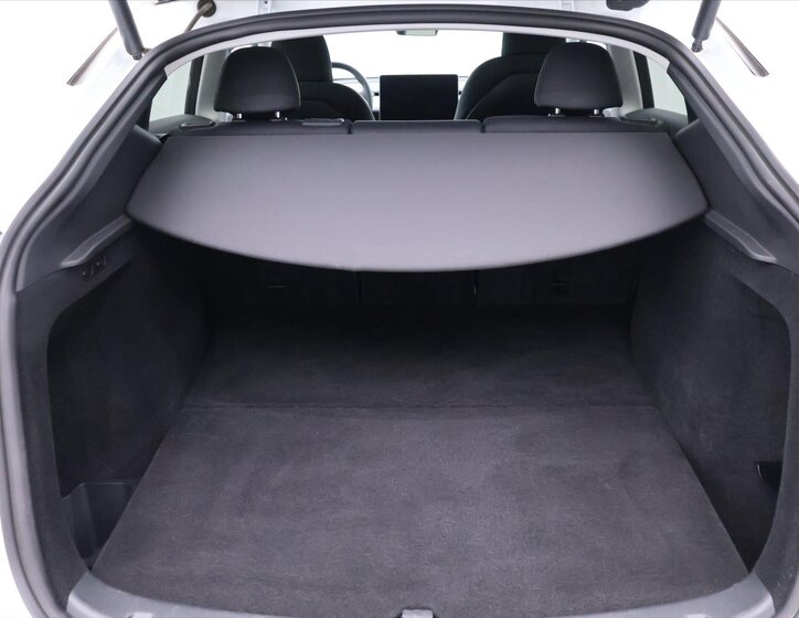 Tesla Model Y 11
