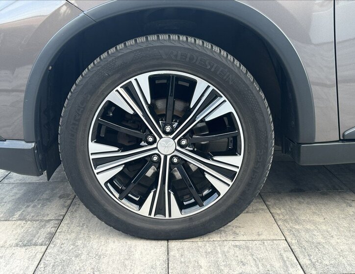 Mitsubishi Outlander SUV / Terénní 2,3 l 110 kw