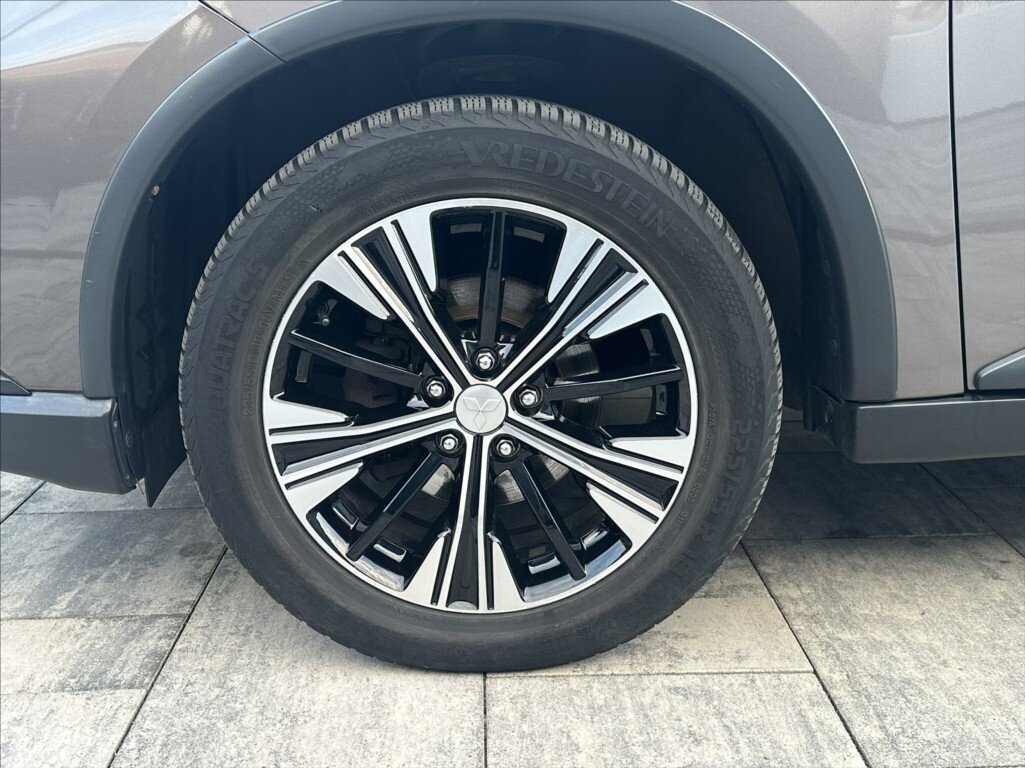 Mitsubishi Outlander SUV / Terénní 2,3 l 110 kw