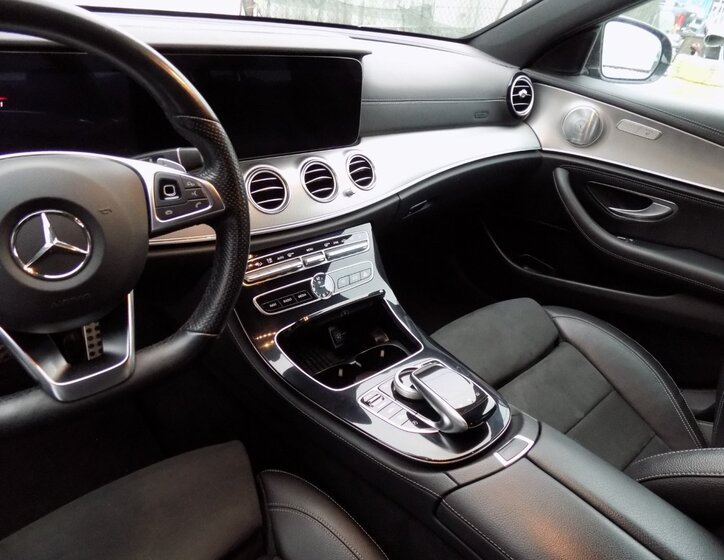 Mercedes-Benz Třídy E Sedan 3,0 l 190 kw