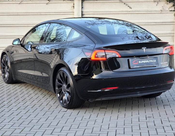 Tesla Model 3 Sedan 0,0 377 kw