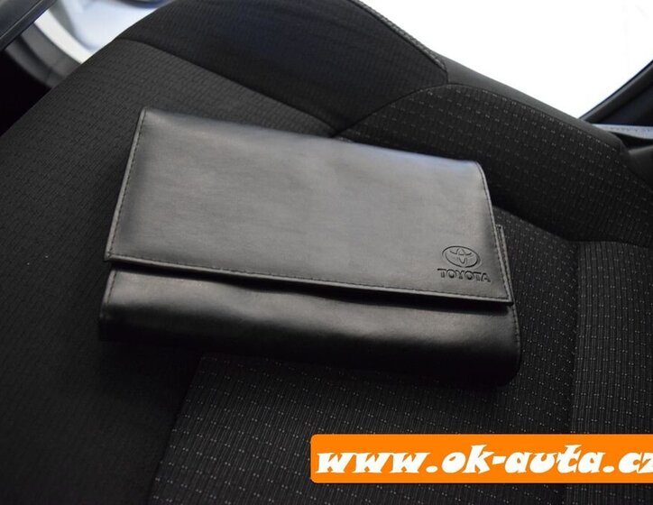 Toyota C-HR Hatchback 1,8 l 0