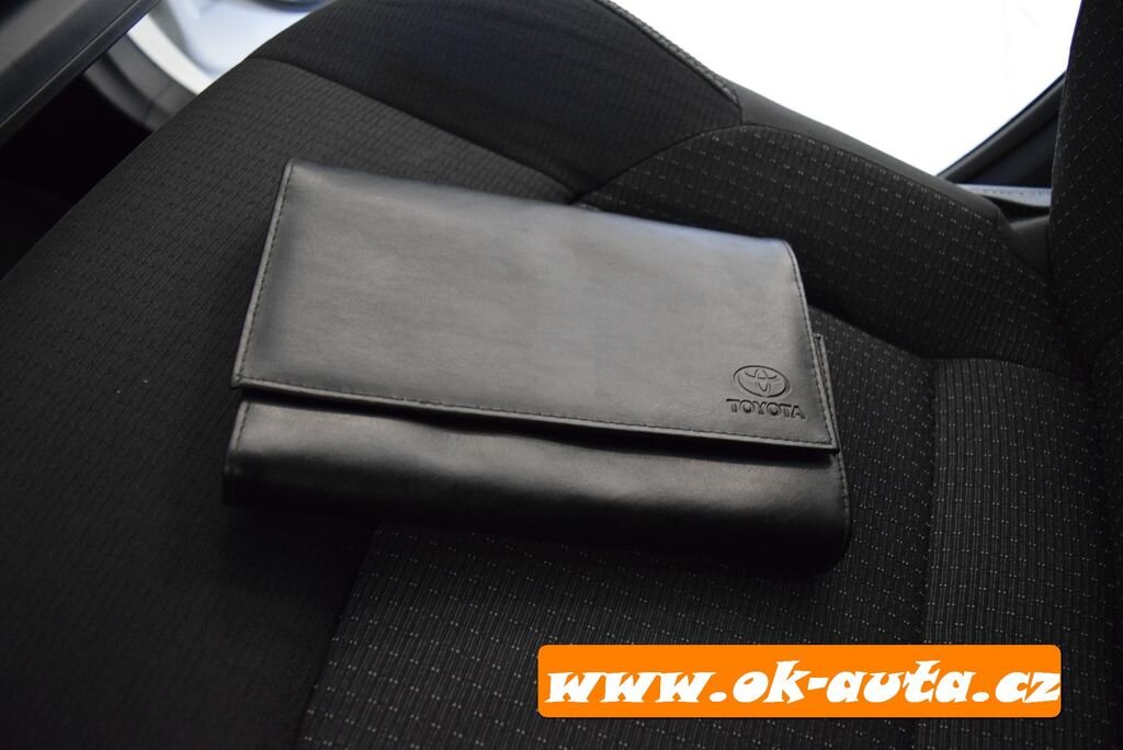 Toyota C-HR Hatchback 1,8 l 0