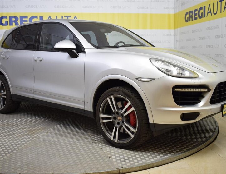 Porsche Cayenne SUV 4,8 l 405 kw