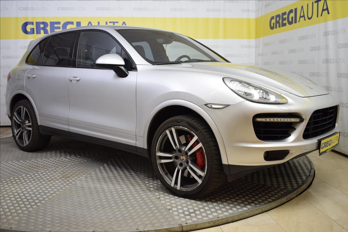 Porsche Cayenne SUV 4,8 l 405 kw