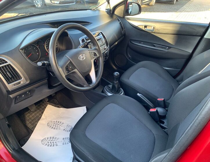 Hyundai i20 15