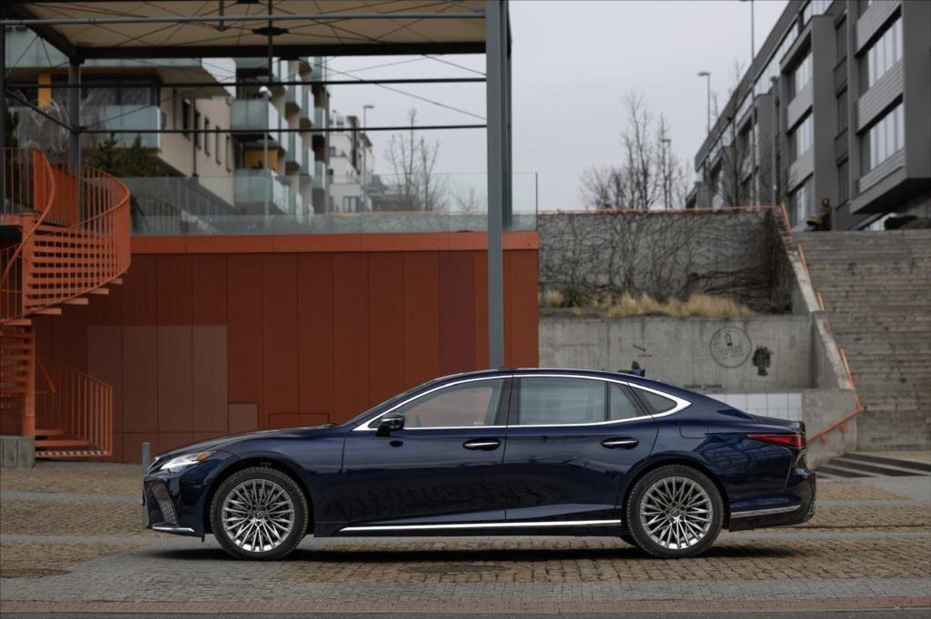 Lexus LS 500h Sedan / Limuzína 3,5 l 264 kw