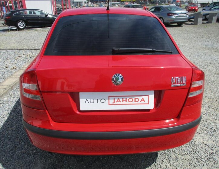 Škoda Octavia Sedan / Limuzína 1,6 l 75 kw