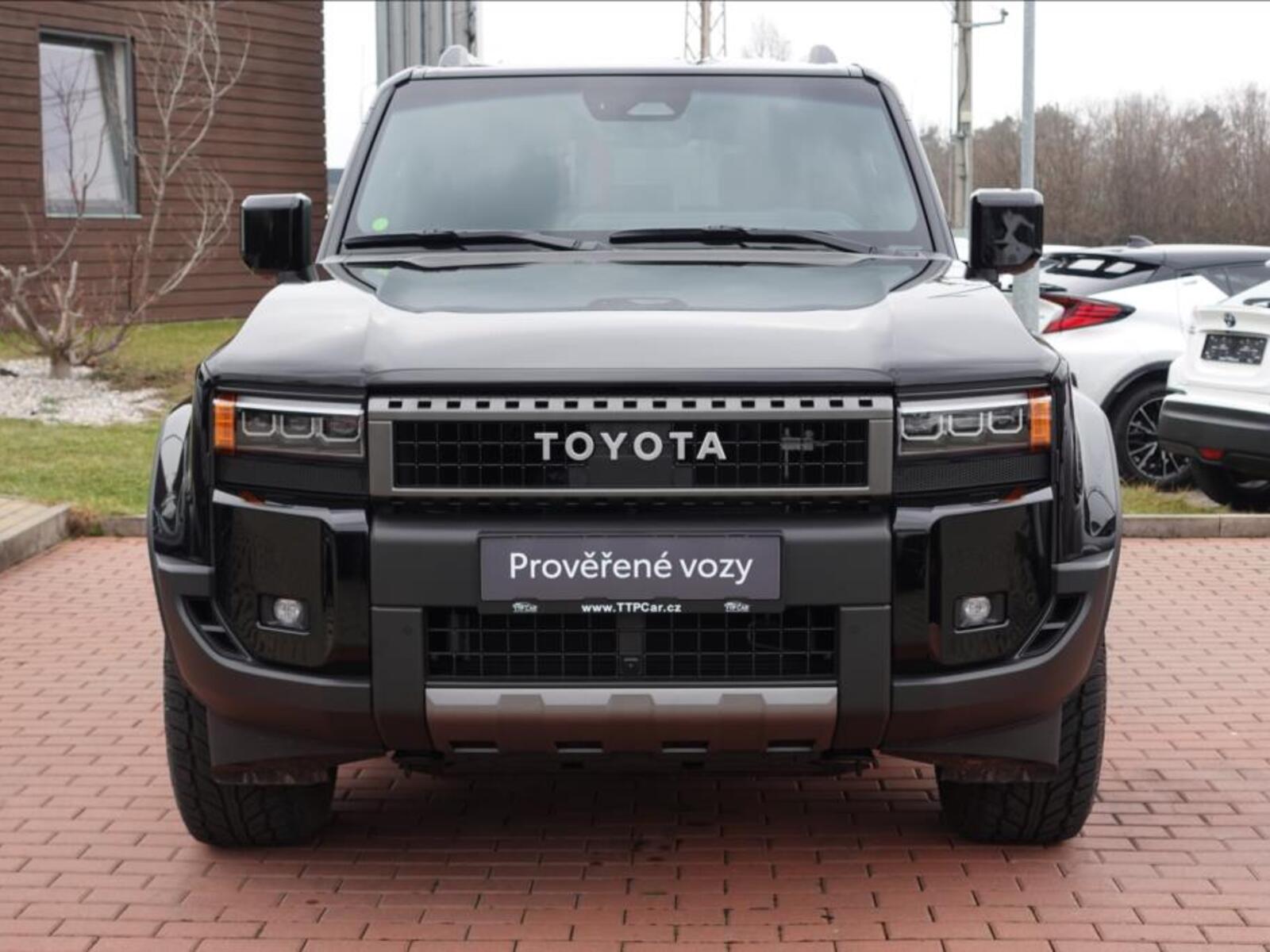 Toyota Land Cruiser 2