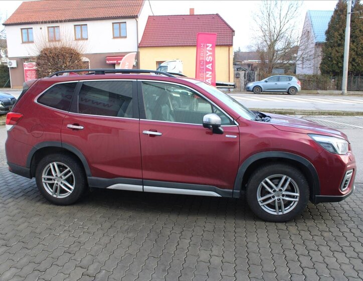 Subaru Forester SUV 2,0 l 110 kw