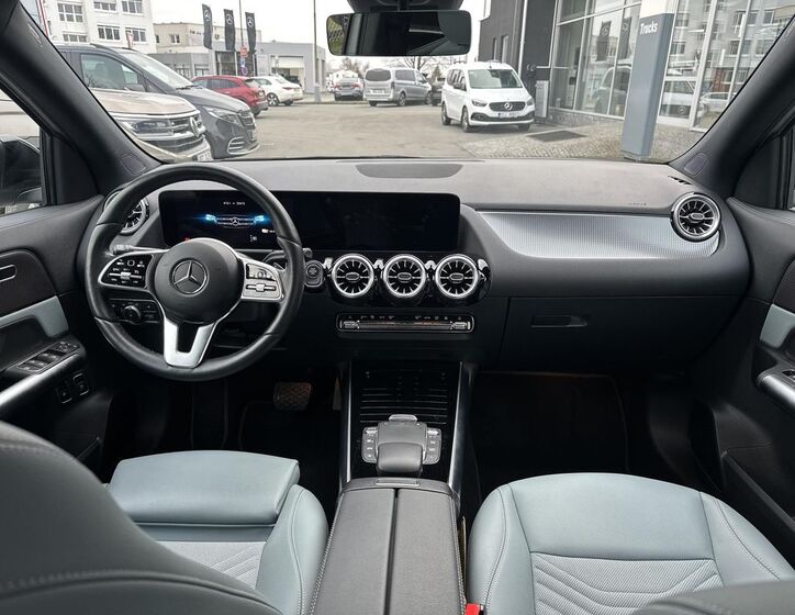 Mercedes-Benz GLA 11