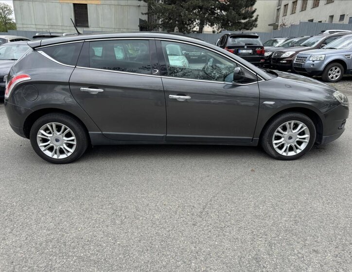 Lancia Delta Hatchback 2,0 l 121 kw