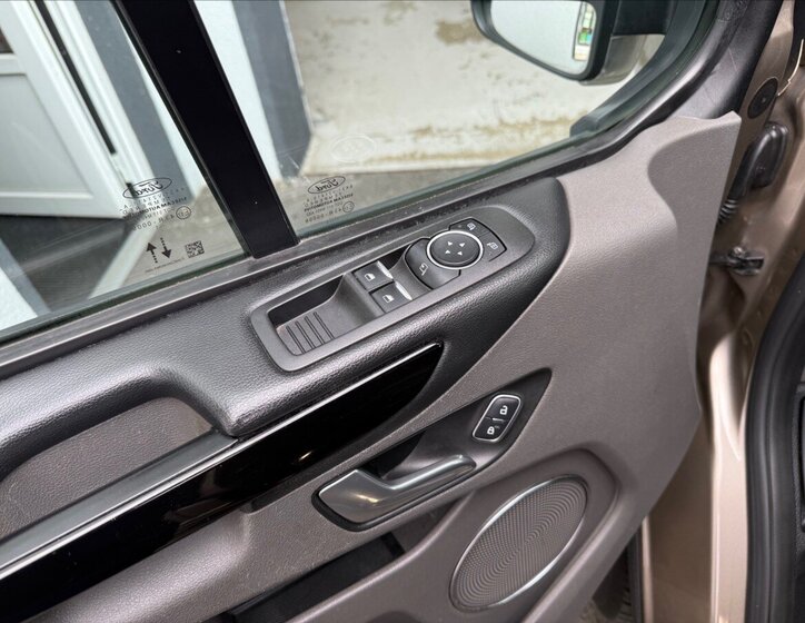 Ford Tourneo Custom MPV 2,0 l 96 kw