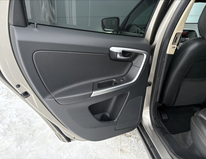 Volvo XC60 SUV 2,4 l 120 kw