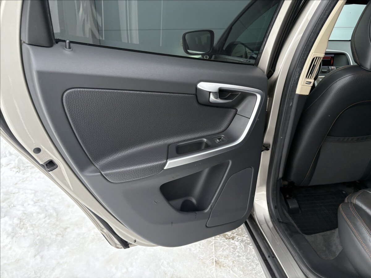 Volvo XC60 SUV 2,4 l 120 kw