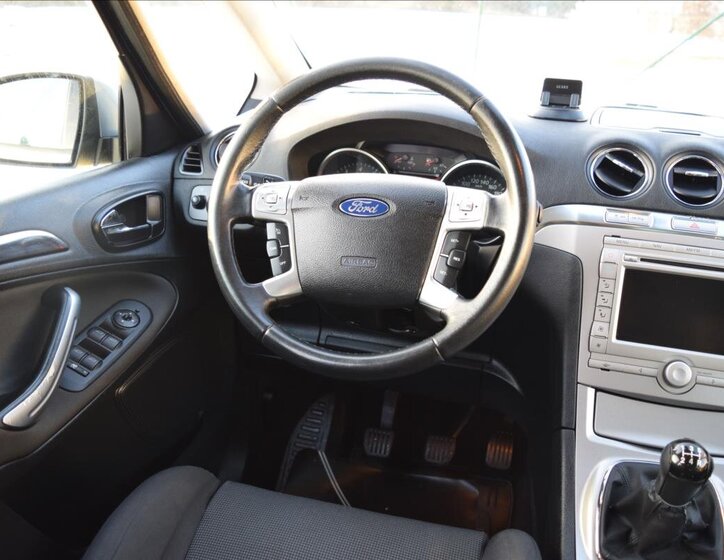 Ford S-MAX MPV 2,0 l 107 kw