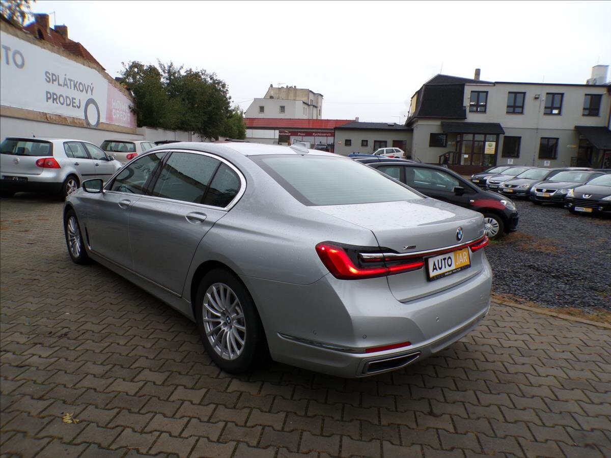 BMW Řada 7 Sedan 3,0 l 195 kw