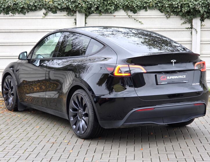 Tesla Model Y SUV / Terénní 0,0 393 kw