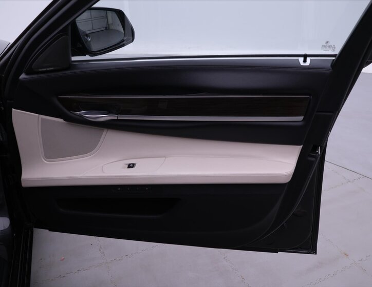 BMW Řada 7 13