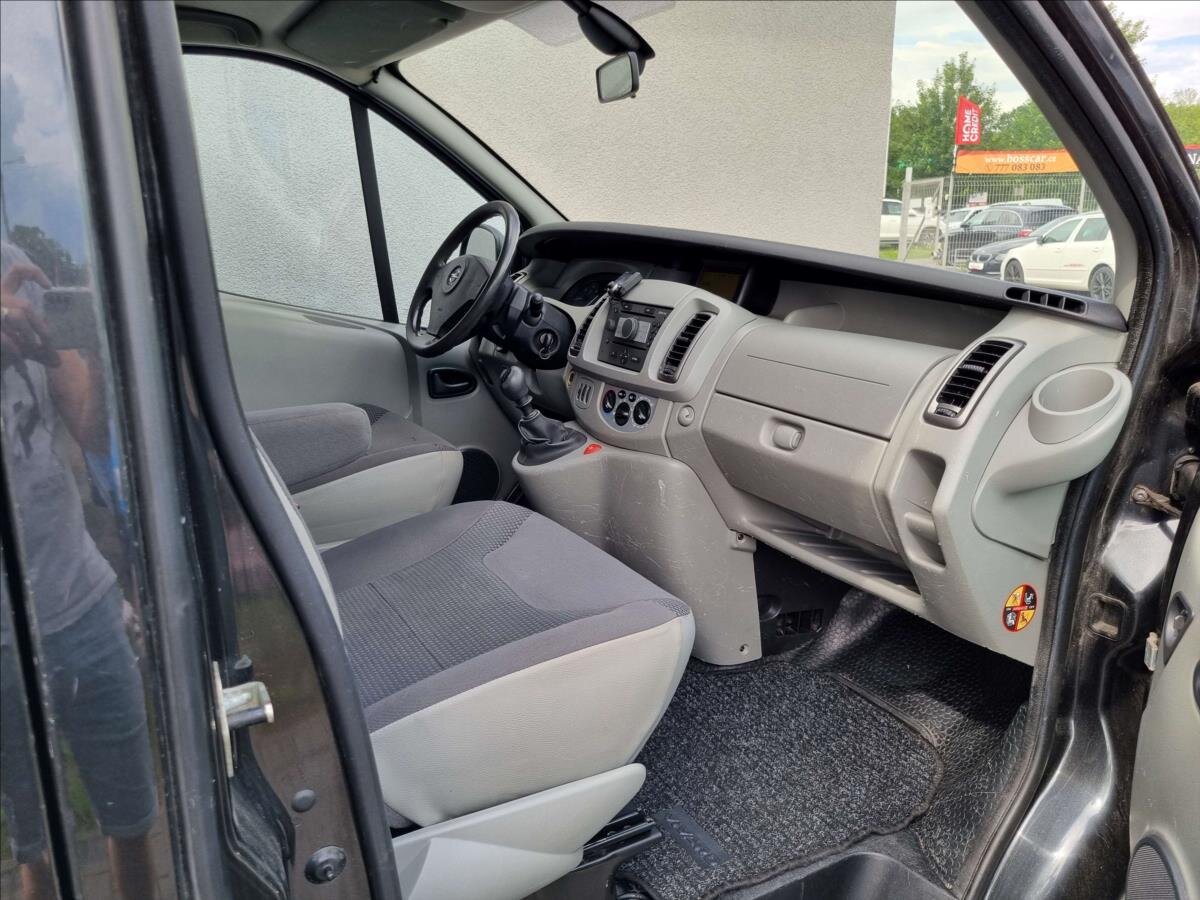 Opel Vivaro VAN / Minibus 2,5 l 107 kw