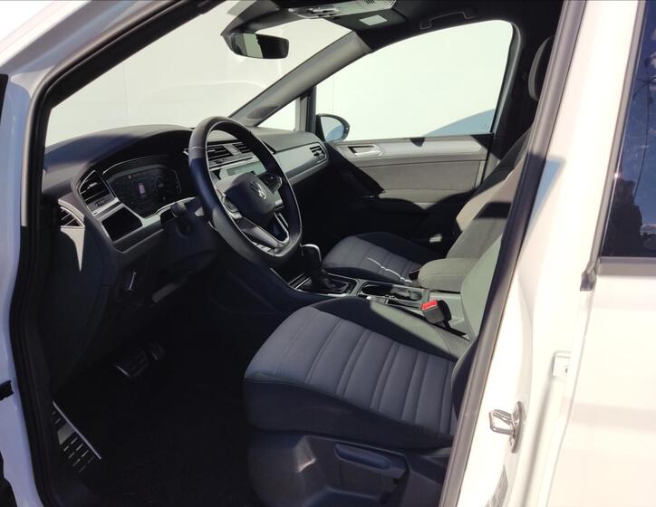 Volkswagen Touran 8