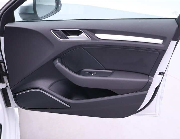 Audi S3 Hatchback 2,0 l 221 kw