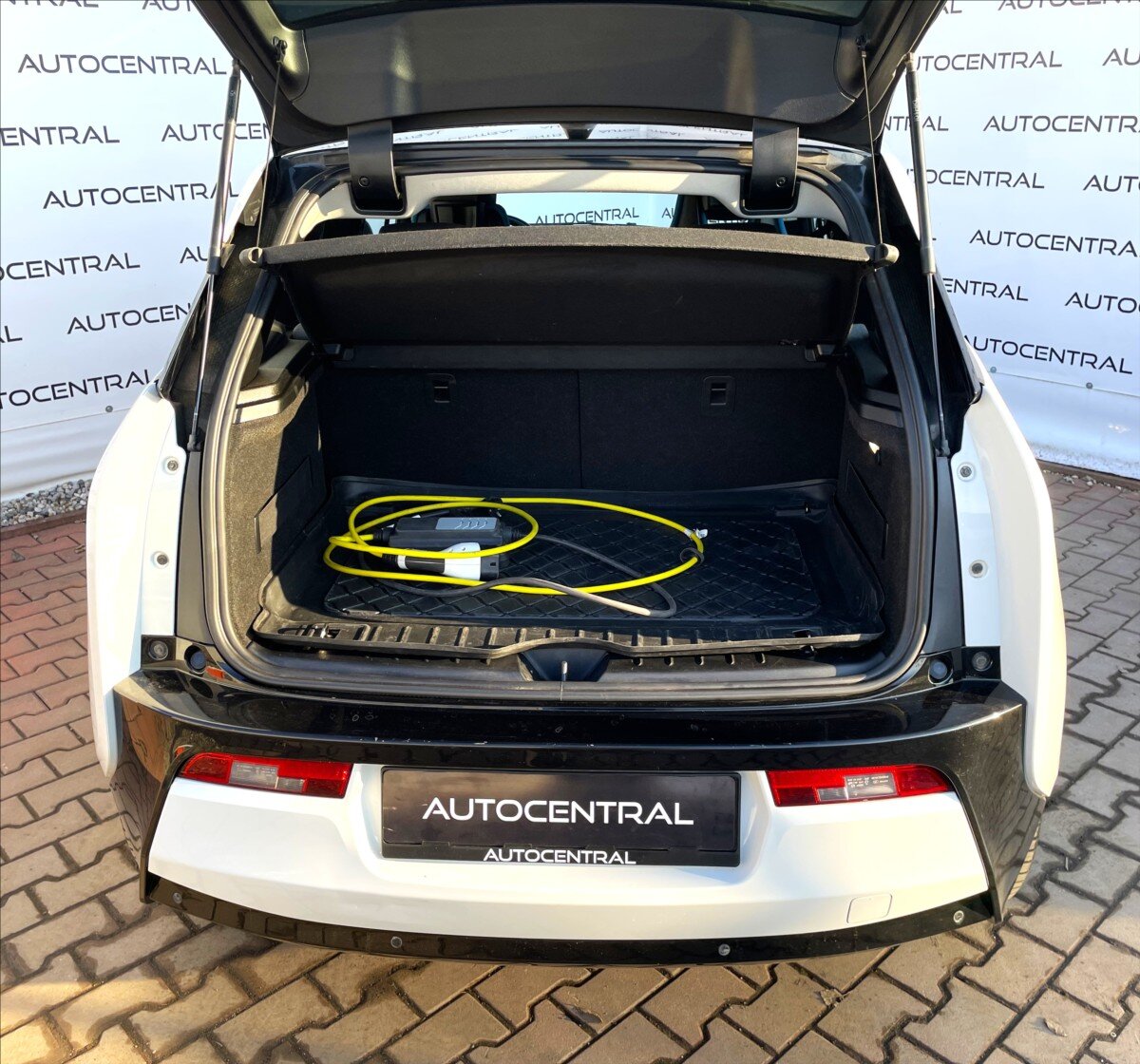 BMW i3 Hatchback 647,0 75 kw