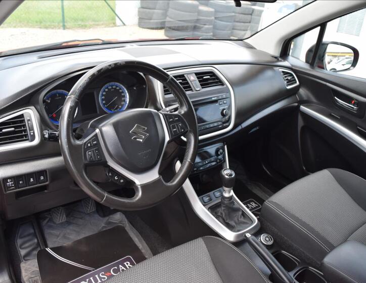 Suzuki SX4 S-Cross 16