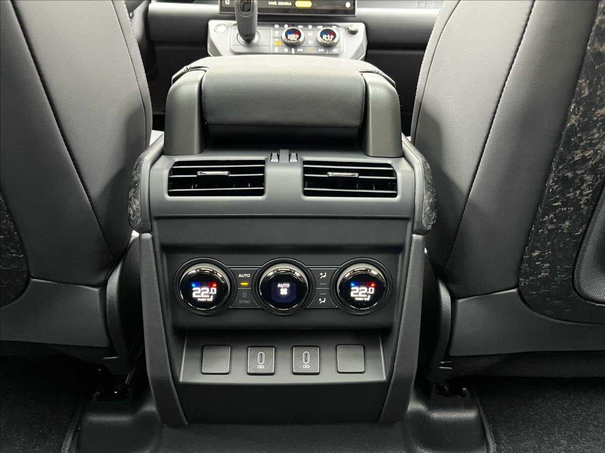 Land Rover Defender SUV / Terénní 4,4 l 467 kw