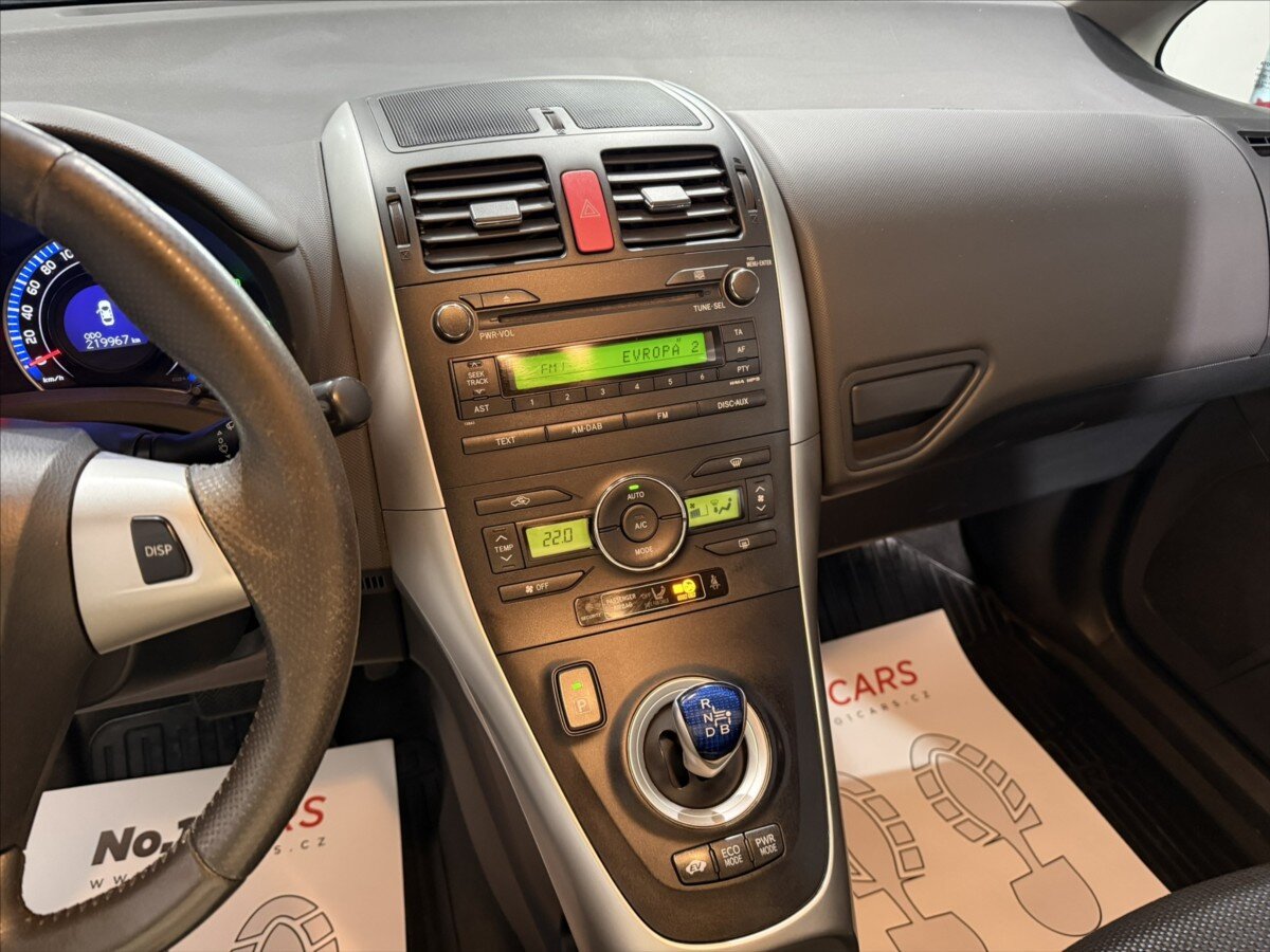 Toyota Auris Hatchback 1,8 l 73 kw