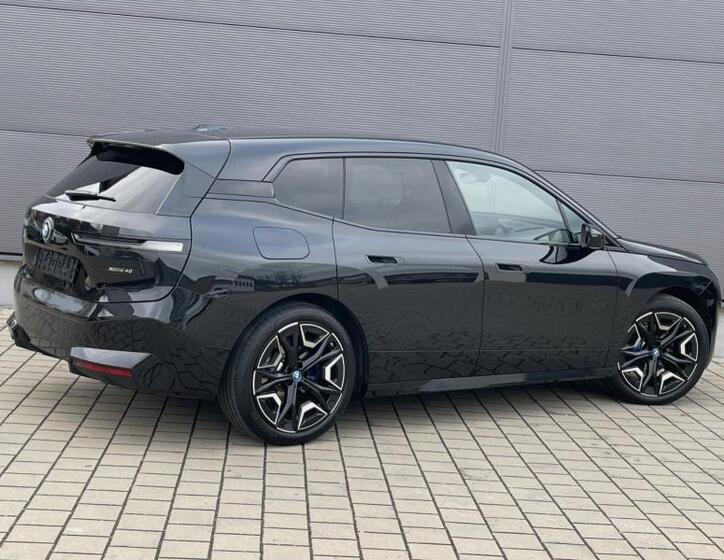 BMW iX 5