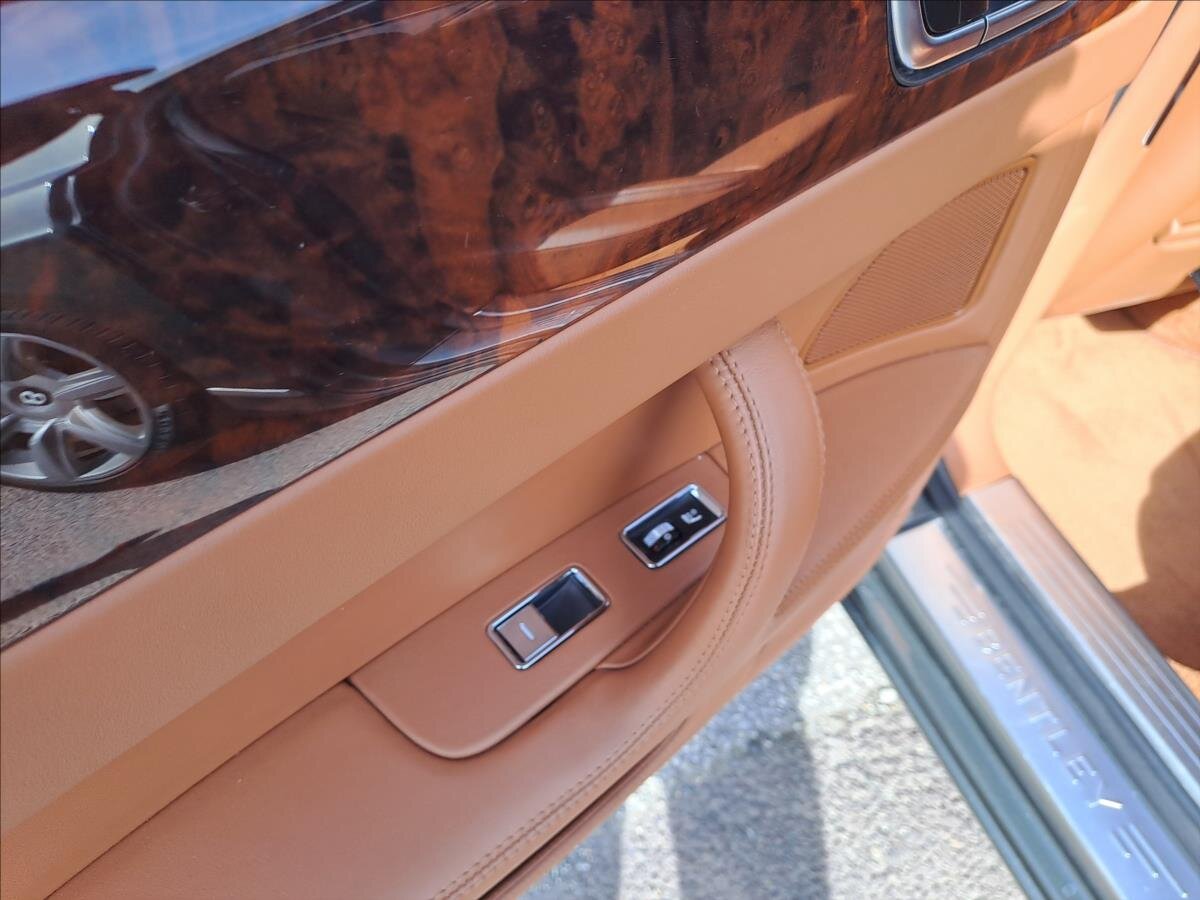 Bentley Continental Flying Spur Sedan / Limuzína 6,0 l 412 kw