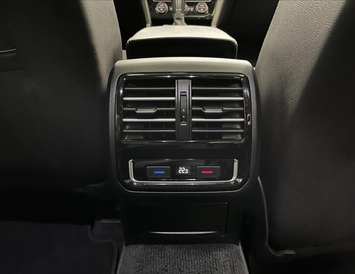 Volkswagen Passat Sedan / Limuzína 2,0 l 176 kw
