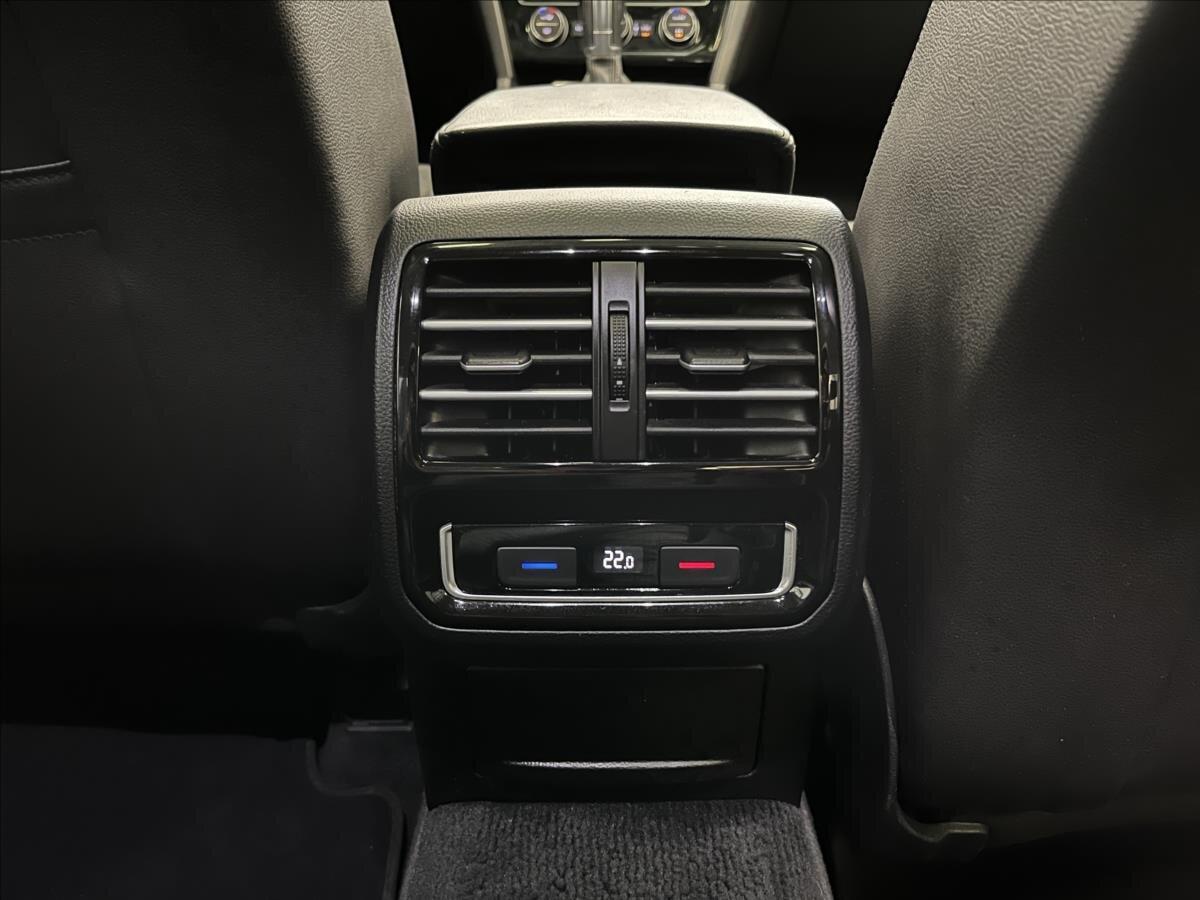 Volkswagen Passat Sedan / Limuzína 2,0 l 176 kw