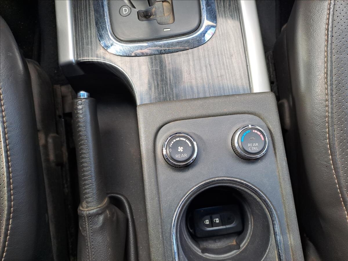 Nissan Pathfinder Kombi 3,0 l 170 kw