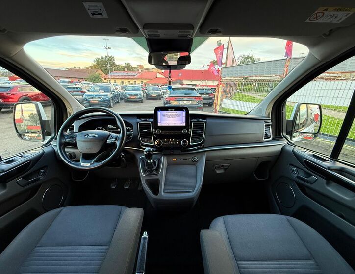Ford Tourneo Custom 13