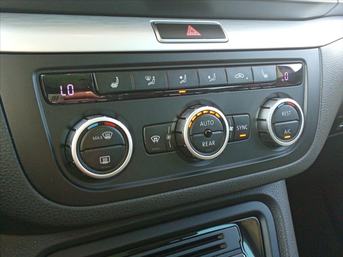 Volkswagen Sharan MPV 2,0 l 103 kw