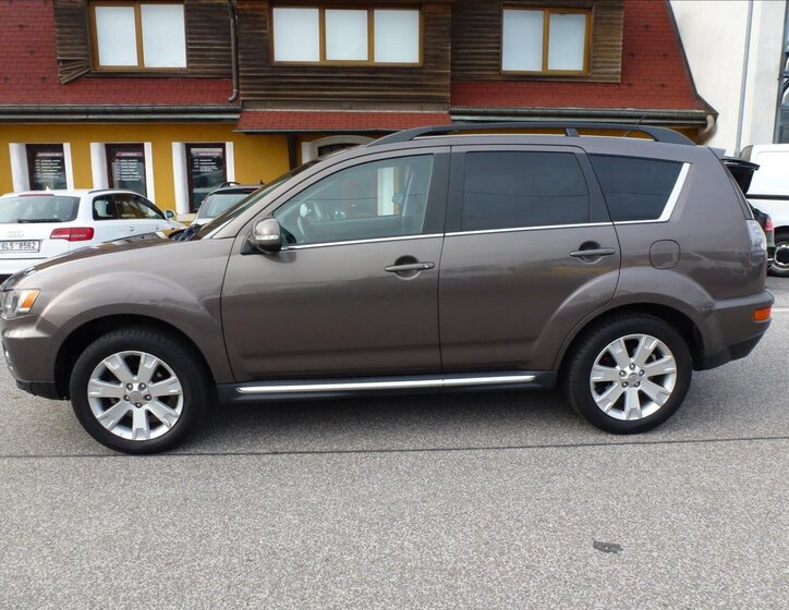 Mitsubishi Outlander Kombi 2,3 l 130 kw