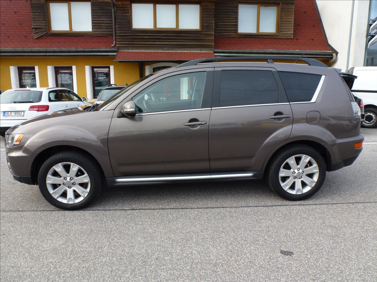 Mitsubishi Outlander Kombi 2,3 l 130 kw