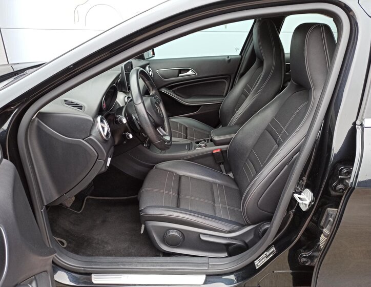 Mercedes-Benz GLA 11