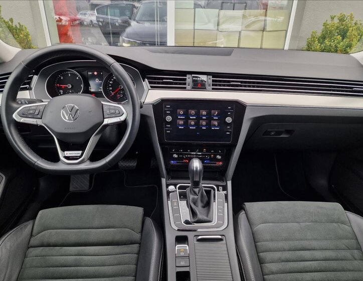 Volkswagen Passat Sedan / Limuzína 2,0 l 147 kw