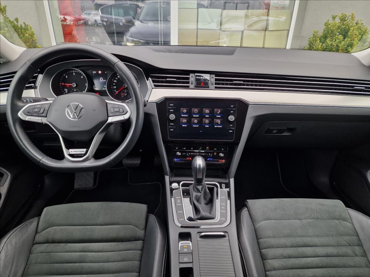 Volkswagen Passat Sedan / Limuzína 2,0 l 147 kw