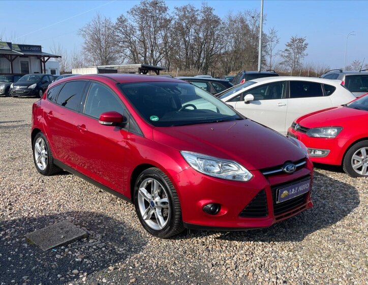 Ford Focus Hatchback 998,0 92 kw