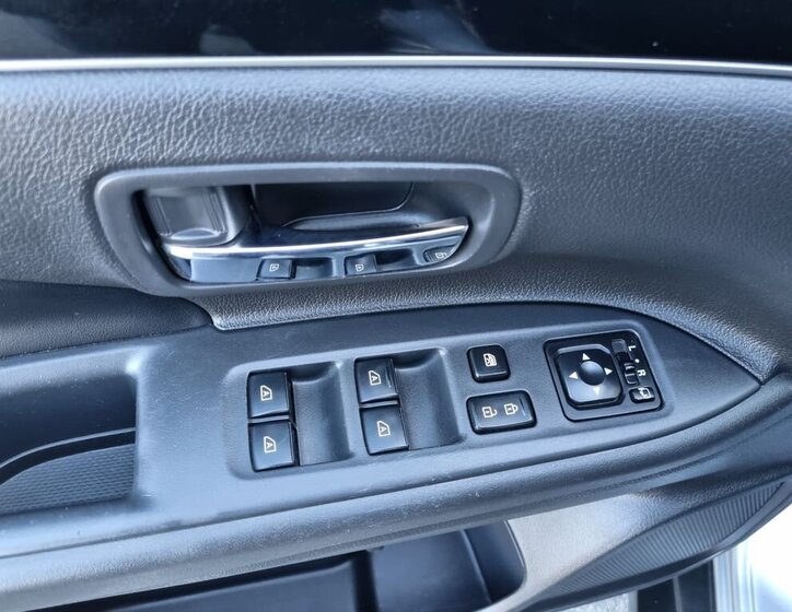 Mitsubishi Outlander SUV / Terénní 2,0 l 110 kw