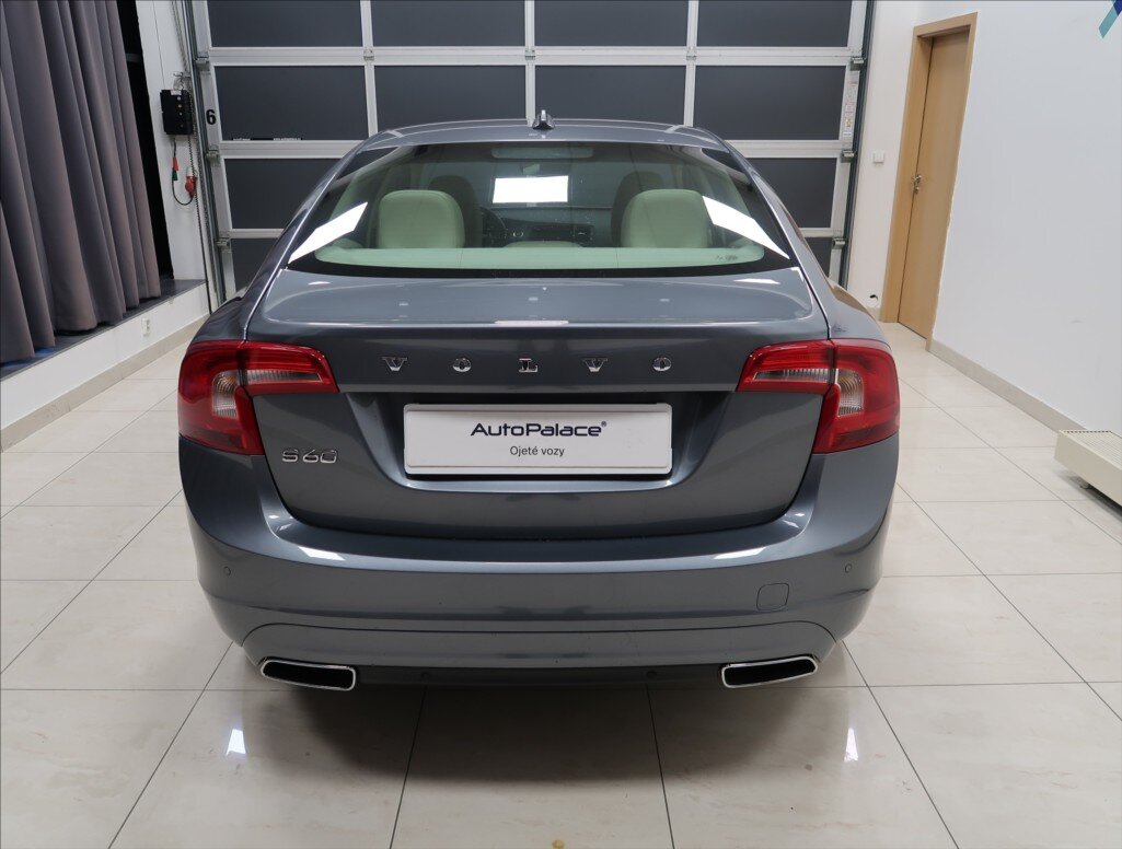 Volvo S60 Sedan / Limuzína 2,0 l 140 kw