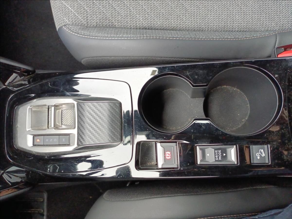 Peugeot 2008 SUV 1,2 l 96 kw