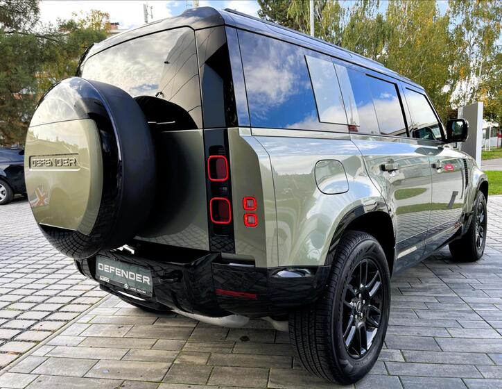 Land Rover Defender 11