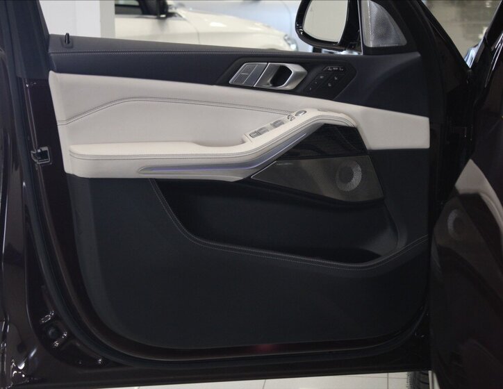 BMW X7 SUV / Terénní 3,0 l 250 kw