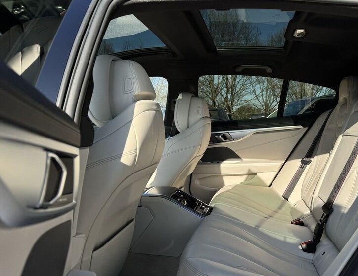 BMW Řada 8 Sedan / Limuzína 3,0 l 245 kw